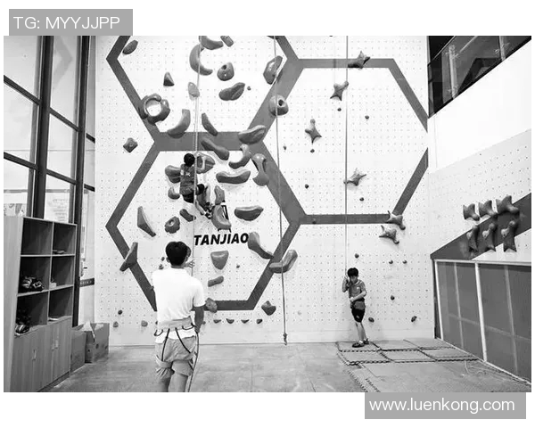 攀岩战术创新探索上海攀岩队的灵活转换体系解析与实践