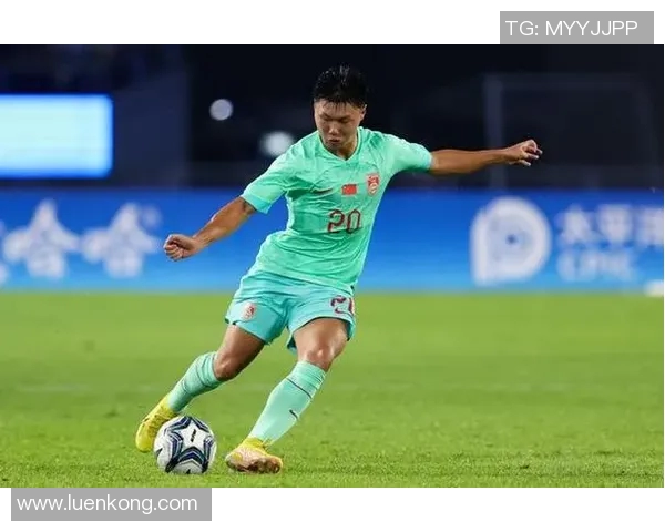 杭州足球队意识对比深度剖析及其对比赛表现的影响探讨 杭州足球队意识对比深度剖析及其对比赛表现的影响探讨