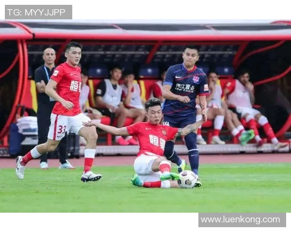 赛后分析:广州篮球队与重庆篮球队精彩配合的关键因素与战术解析 赛后分析:广州篮球队与重庆篮球队精彩配合的关键因素与战术解析