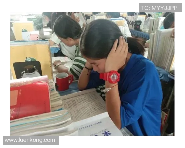 专访黄丽:探寻排球背后的成功秘诀与奋斗历程 专访黄丽:探寻排球背后的成功秘诀与奋斗历程