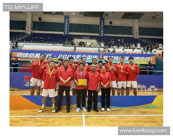 全国锦标赛特别报道：成都足球队如何逆袭成冠军的传奇之路