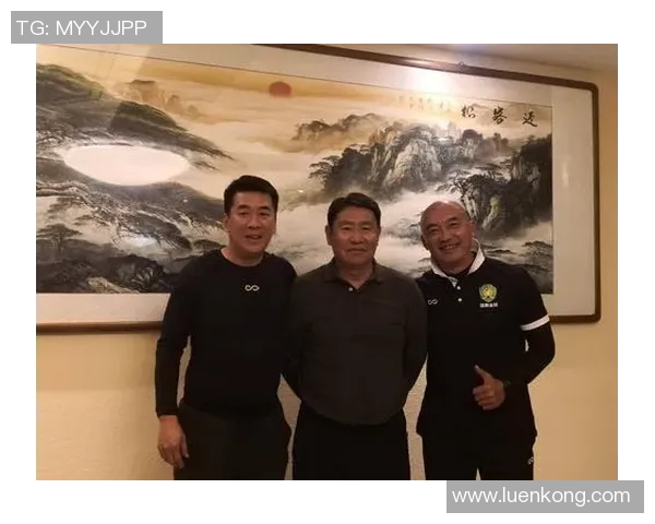 南京足球队与成都足球队赛后复盘团队协作分析与战术探讨