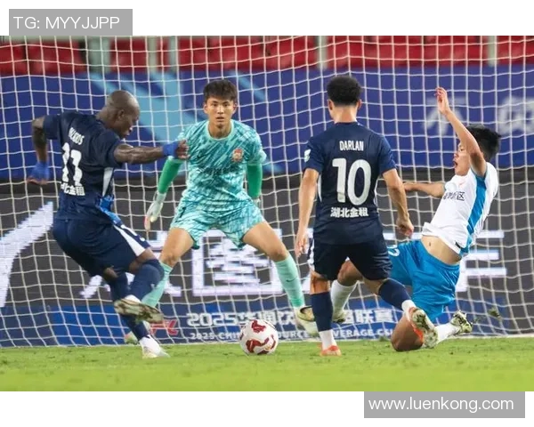 武汉足球队边路渗透战术分析及其在比赛中的成效与不足之处探讨