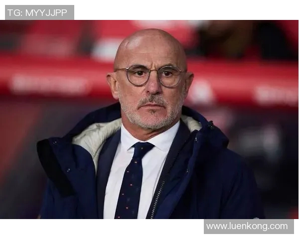 库尔图瓦：从守门员到传奇的足球之路与未来展望