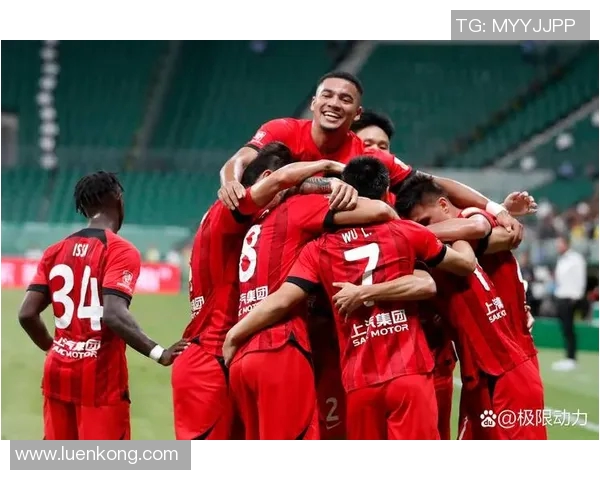 昨日中超精彩对决山东队迎战辽宁队激烈拼搏引人瞩目