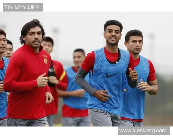 梅斯主场迎战巴黎圣日门强强对决引发球迷热议与期待 梅斯主场迎战巴黎圣日门强强对决引发球迷热议与期待