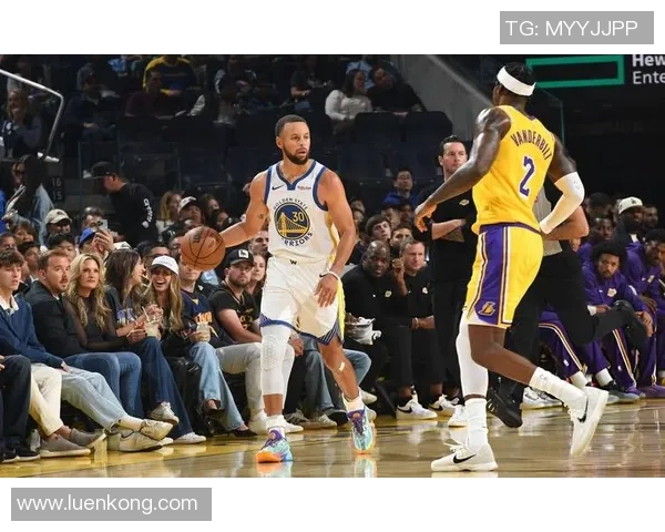 湖人勇士季前赛对决精彩回顾与赛后分析10月13日全场亮点一览