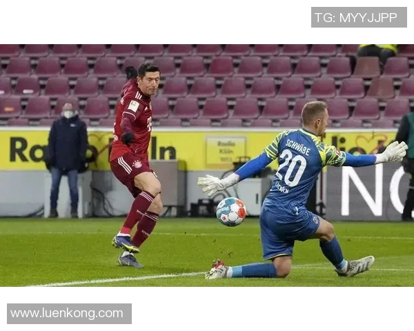 莱万重返德甲赛场遭拜仁球迷嘘声四起引发热议