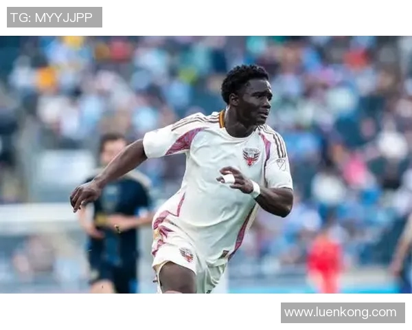 哥伦布机员与华盛顿联的精彩对决展现足球魅力与团队精神