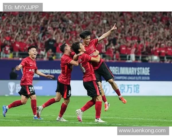 成都足球队以87分领跑欧锦赛积分榜展现强劲实力与团队合作精神 成都足球队以87分领跑欧锦赛积分榜展现强劲实力与团队合作精神