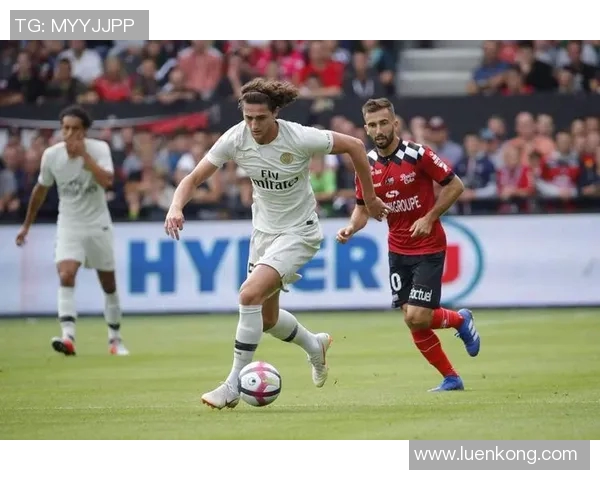 甘冈与史特拉斯堡激战正酣谁将赢得法甲赛场的荣耀之战 甘冈与史特拉斯堡激战正酣谁将赢得法甲赛场的荣耀之战