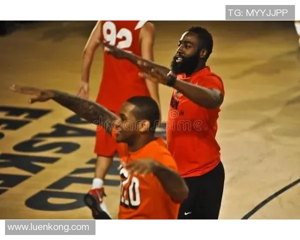 火箭与魔术对决精彩瞬间集锦哈登领衔展现超凡球技与团队配合 火箭与魔术对决精彩瞬间集锦哈登领衔展现超凡球技与团队配合