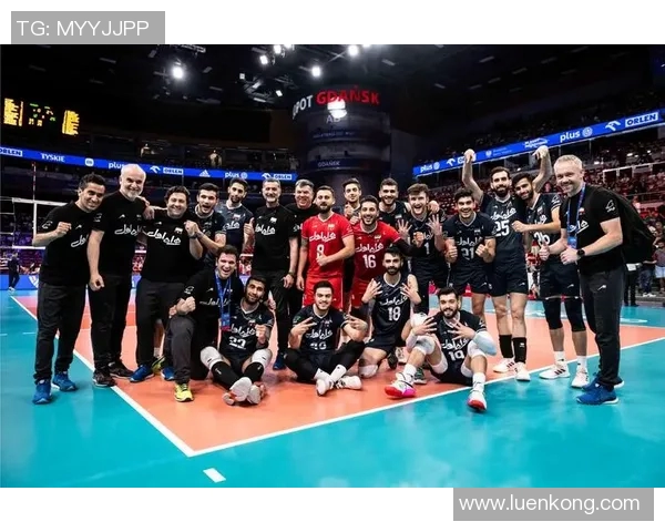 上海足球队在总决赛积分榜上以66分稳居第一名展现强劲实力